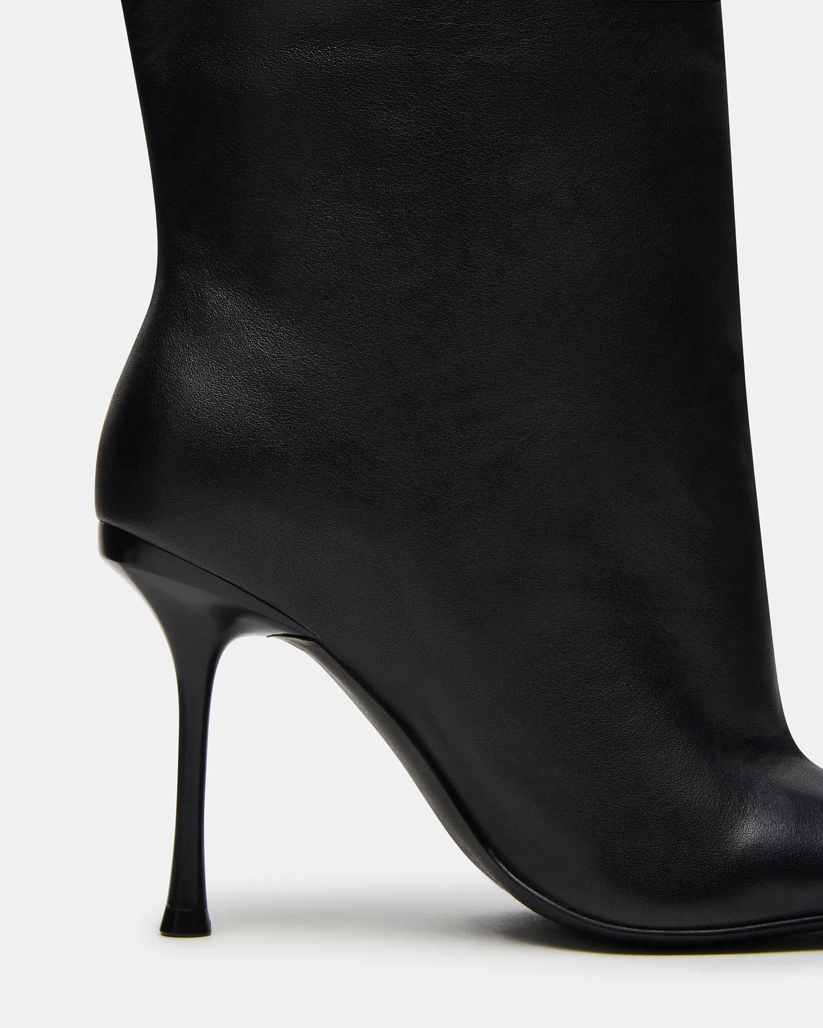 ALLURING BLACK