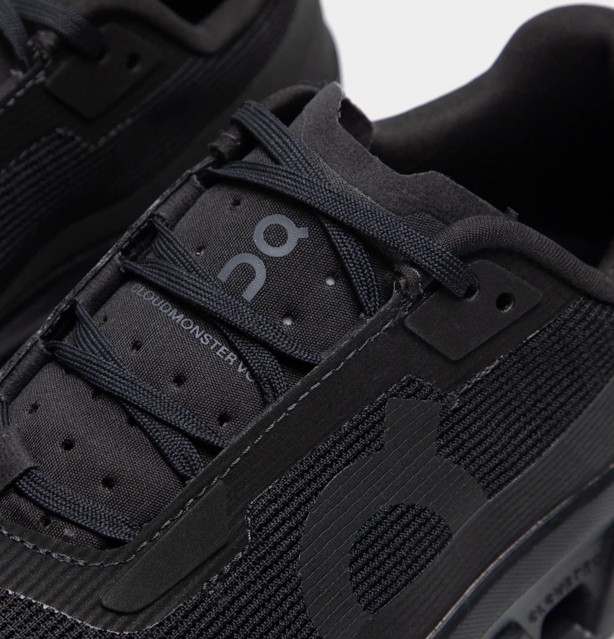 On Women's Monster Void Black / Black